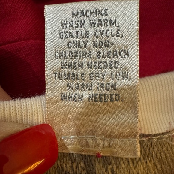 Studio Works woman’s winter sweatshirt w: penguins Sz Medium, great condition - Picture 6 of 6